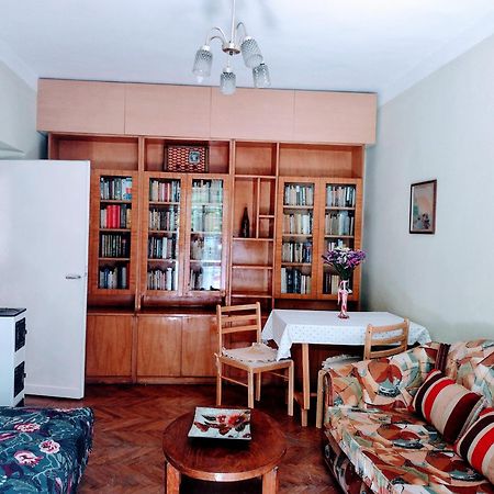 Era Echoes - Preserved Historical Apartment Tirana Exterior photo